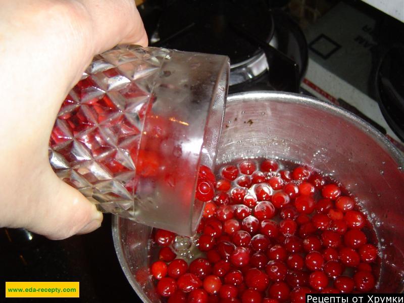 Шаг 3 приготовления Соус из клюквы к мясным блюдам