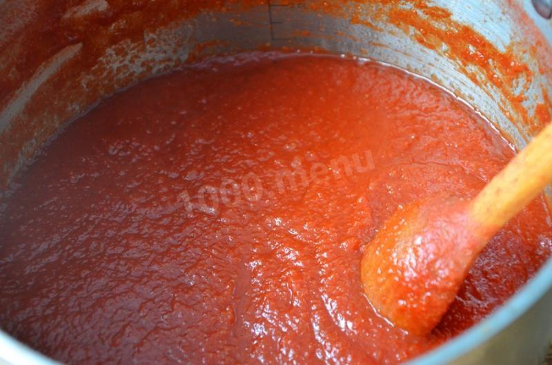 Шаг 7 приготовления Кетчуп с яблоками и помидорами на зиму домашний