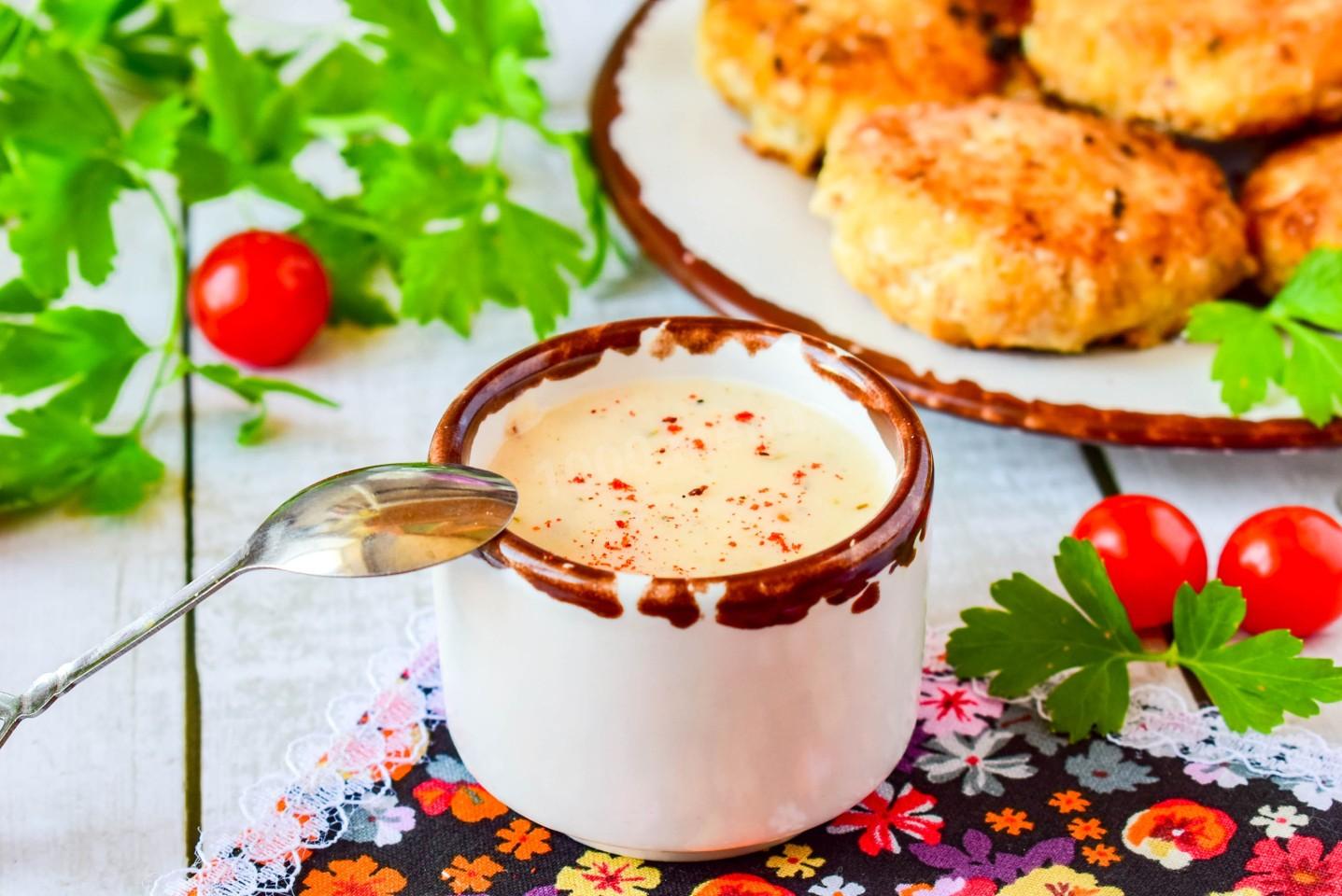 Обложка рецепта Подлива из сметаны с мукой и луком