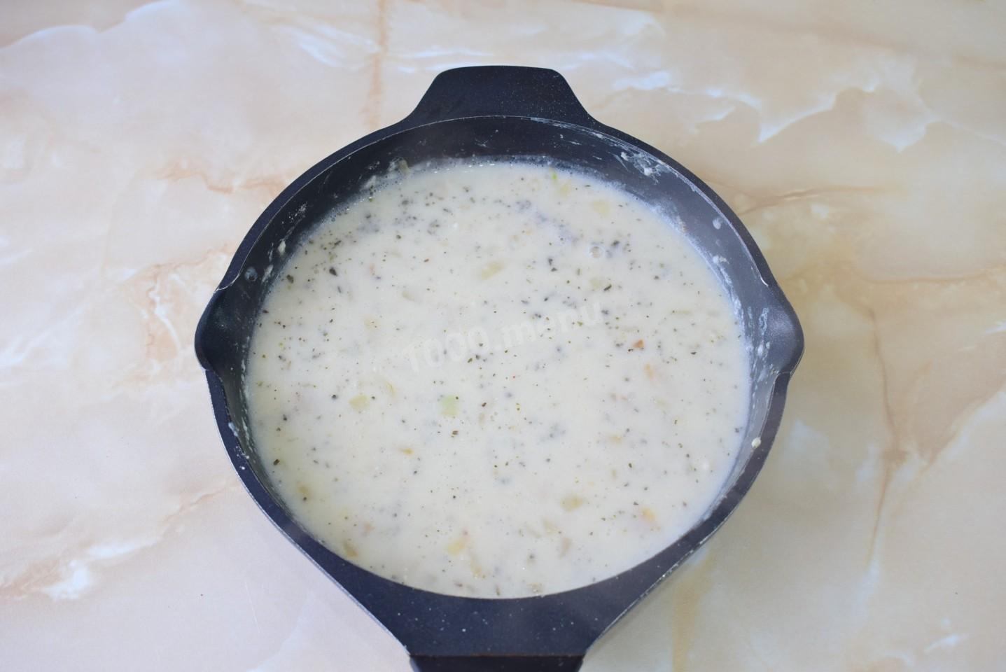 Шаг 8 приготовления Подливка с луком и сметаной
