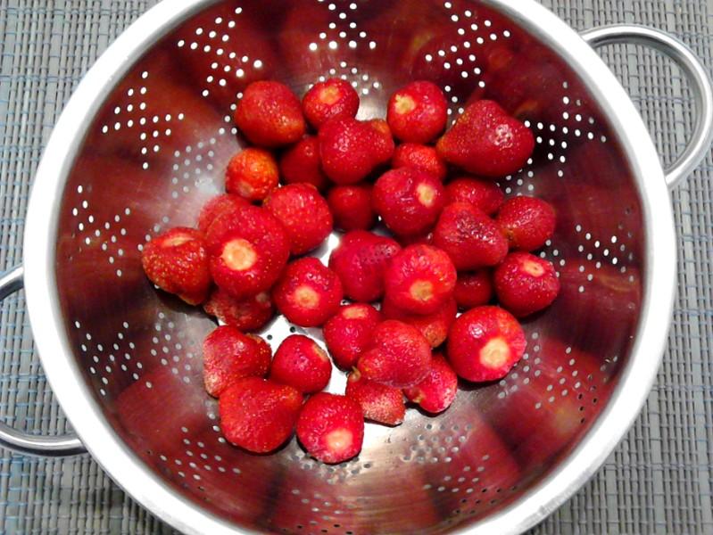 Шаг 2 приготовления Клубника со сметаной десерт
