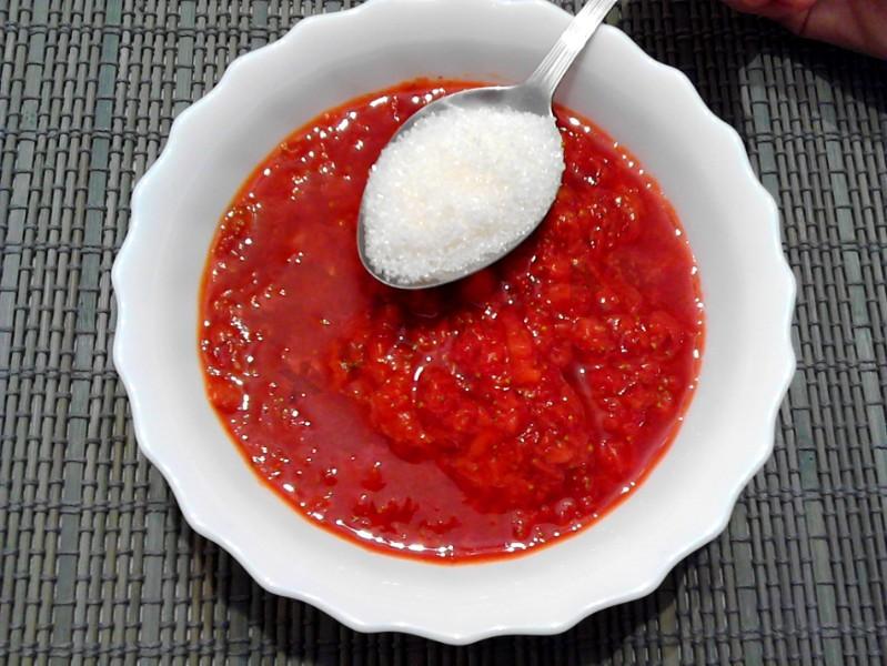 Шаг 4 приготовления Клубника со сметаной десерт