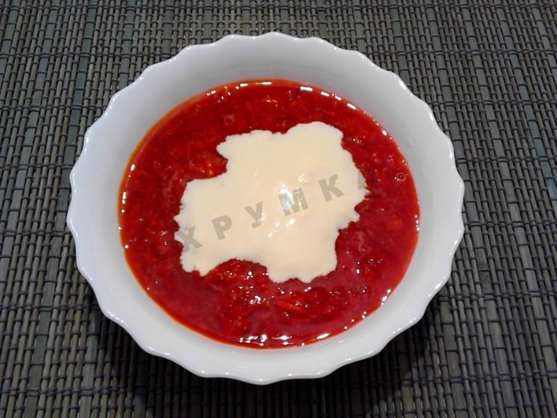 Шаг 5 приготовления Клубника со сметаной десерт