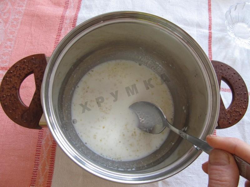 Шаг 2 приготовления Молочный десерт с желатином, творогом и ягодами