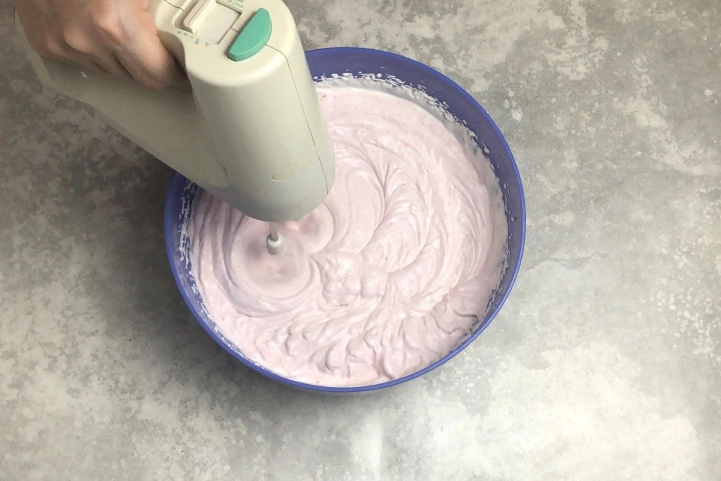 Шаг 9 приготовления Домашнее мороженое с клубникой