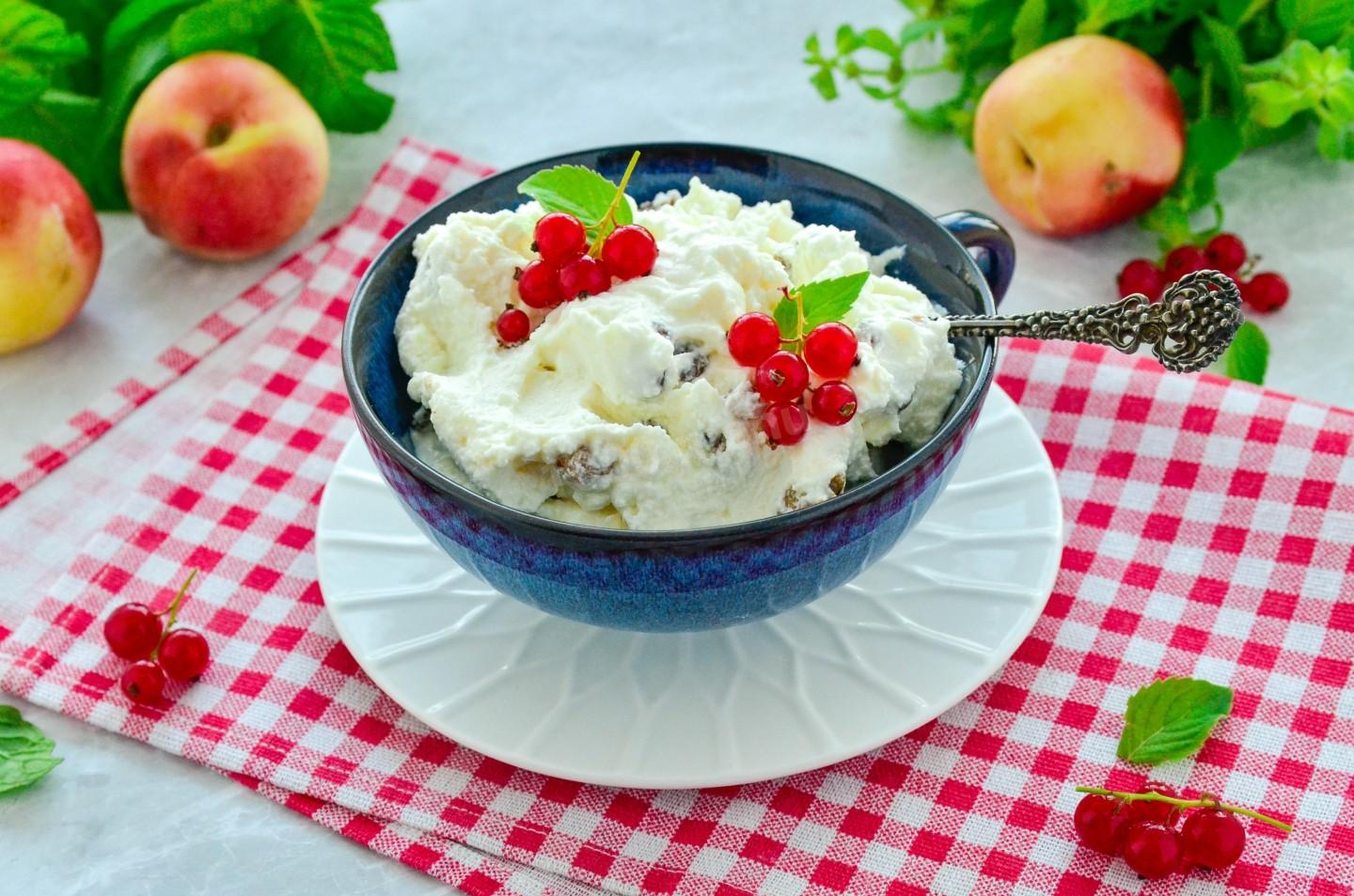Шаг 7 приготовления Творог с изюмом