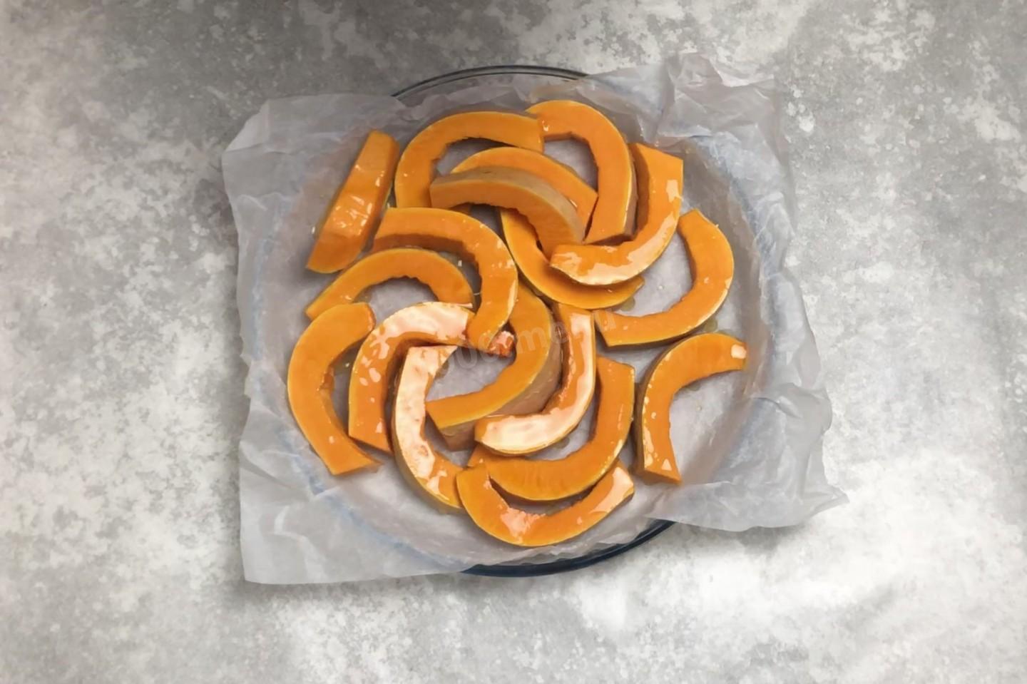 Шаг 4 приготовления Сладкая тыква запеченная в духовке кусочками с медом