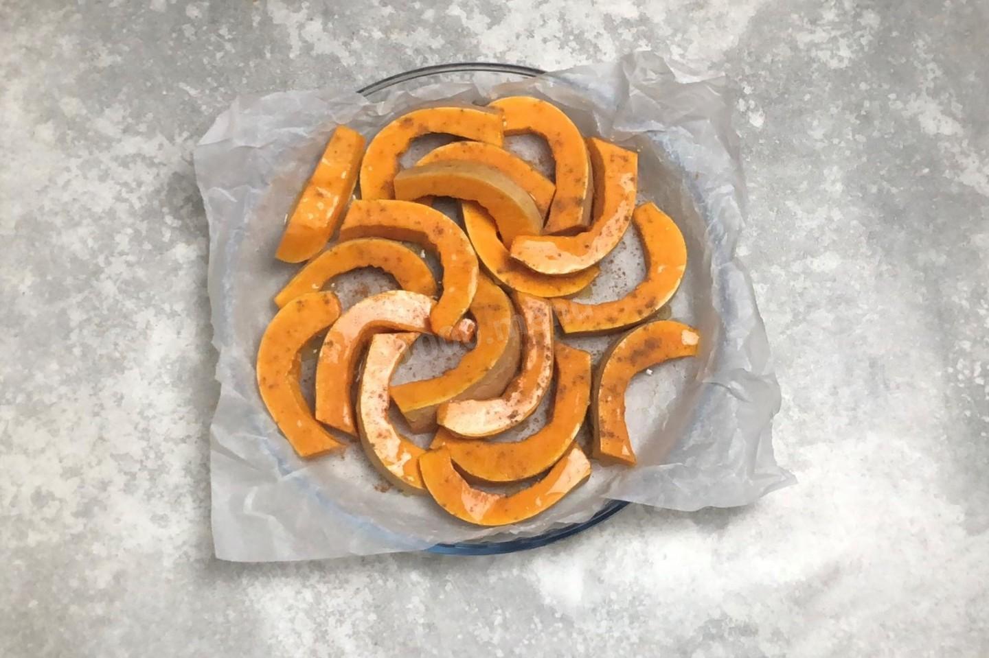 Шаг 5 приготовления Сладкая тыква запеченная в духовке кусочками с медом