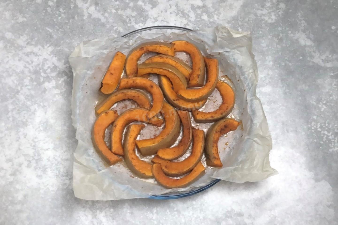 Шаг 6 приготовления Сладкая тыква запеченная в духовке кусочками с медом