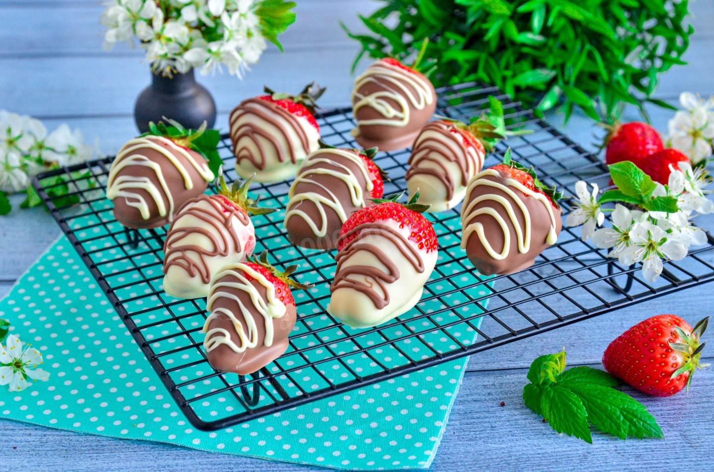 Шаг 10 приготовления Клубника в шоколаде