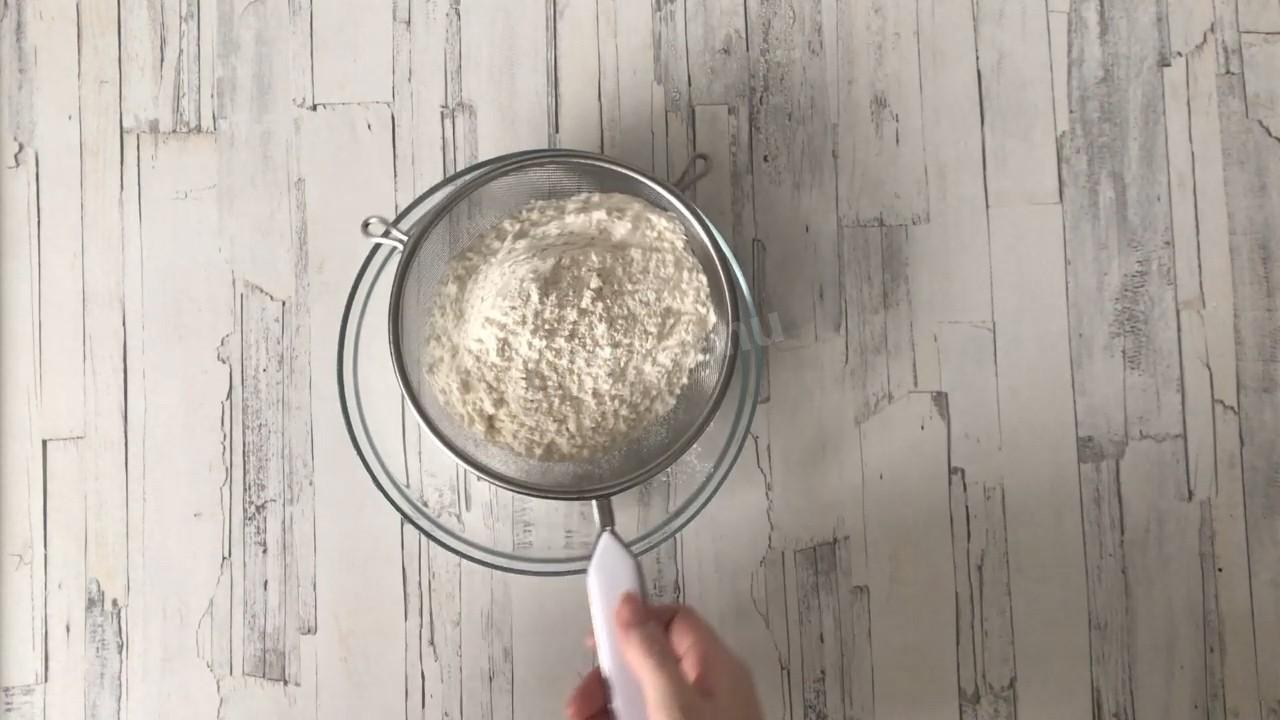 Шаг 3 приготовления Шарлотка классическая с яблоками в духовке пышная