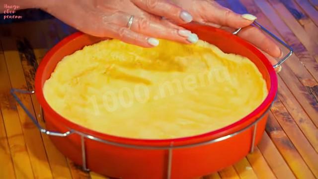 Шаг 10 приготовления Песочный пирог с ягодами и сметанной заливкой