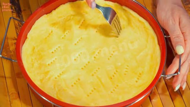 Шаг 11 приготовления Песочный пирог с ягодами и сметанной заливкой