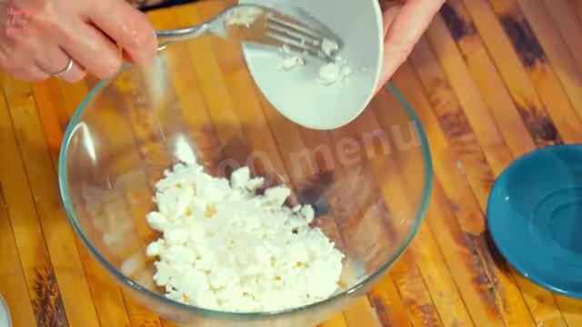 Шаг 15 приготовления Песочный пирог с ягодами и сметанной заливкой
