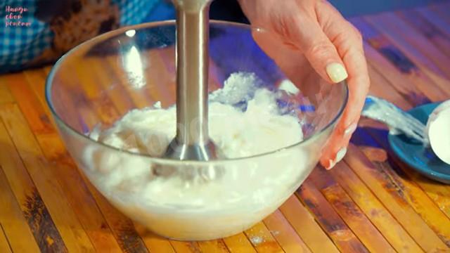 Шаг 20 приготовления Песочный пирог с ягодами и сметанной заливкой
