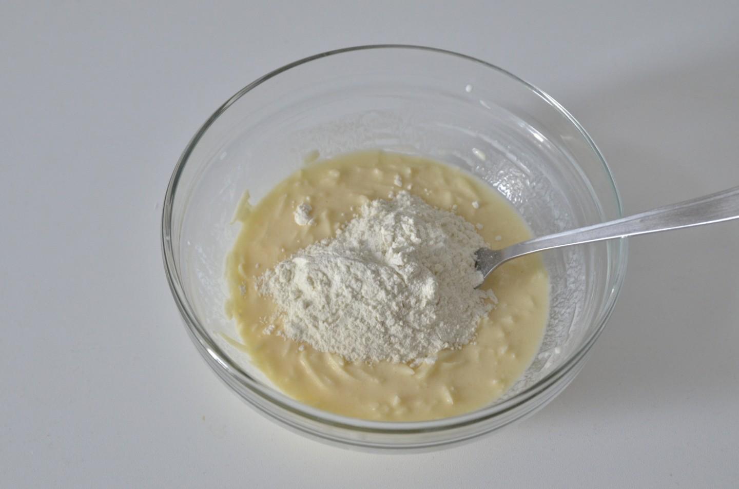 Шаг 5 приготовления Ленивые хачапури с сыром на сковороде на кефире