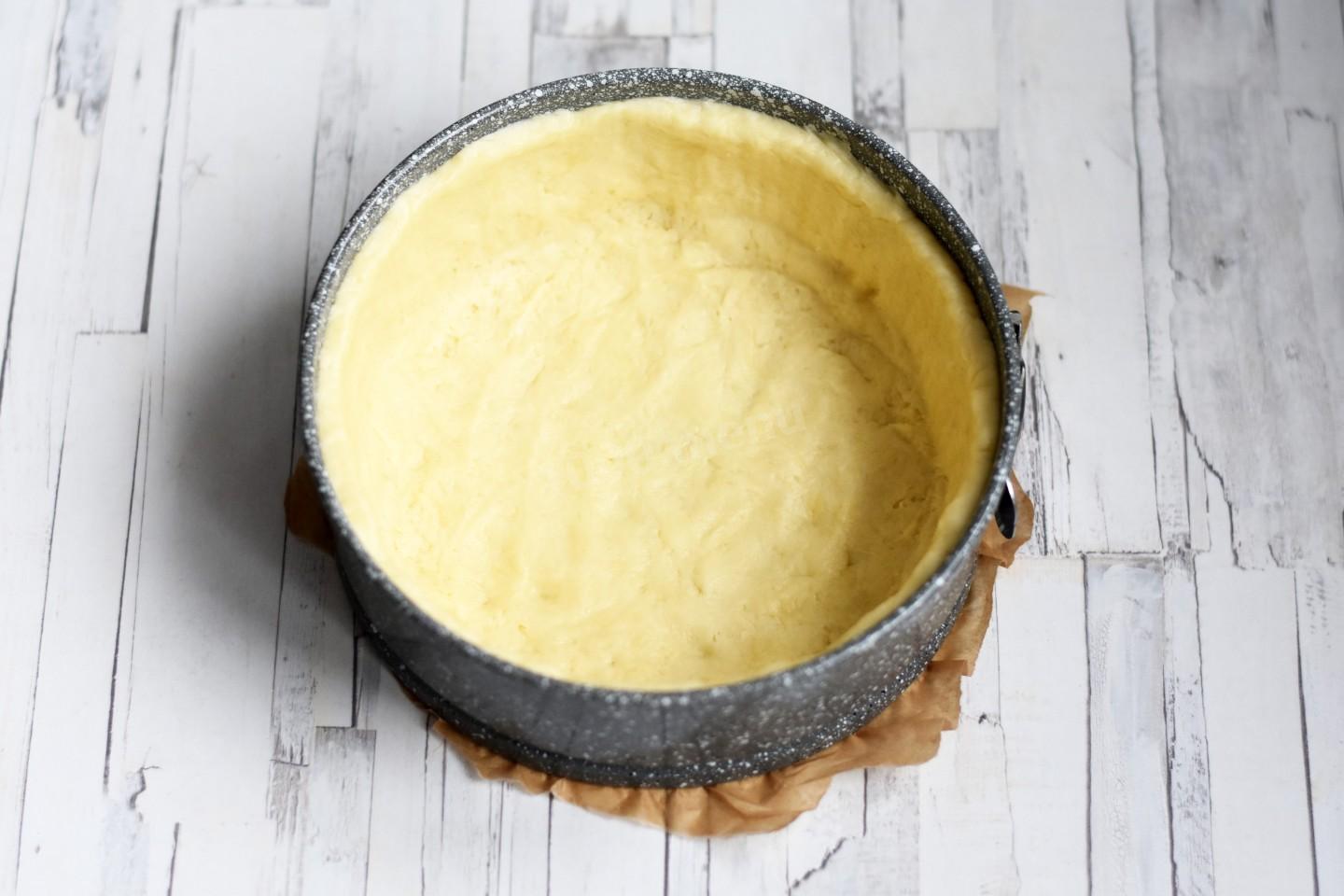 Шаг 5 приготовления Пирог с клубникой в духовке