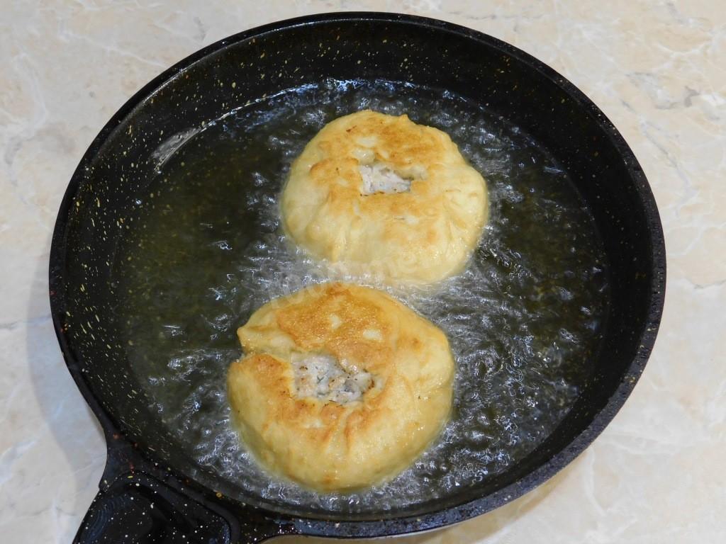 Шаг 9 приготовления Беляши на сковороде с мясом жареные