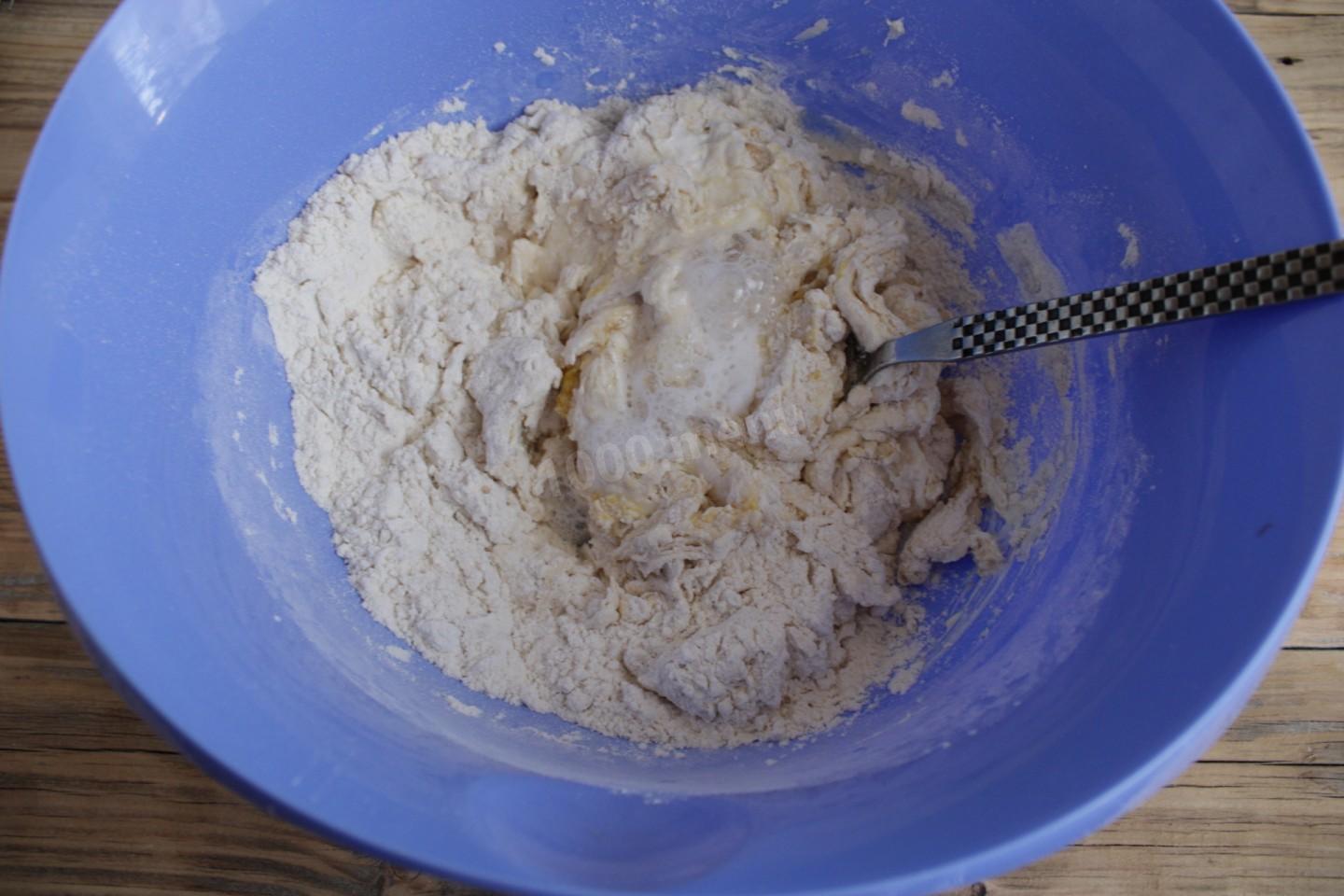 Шаг 3 приготовления Чебуреки на сковороде с мясом