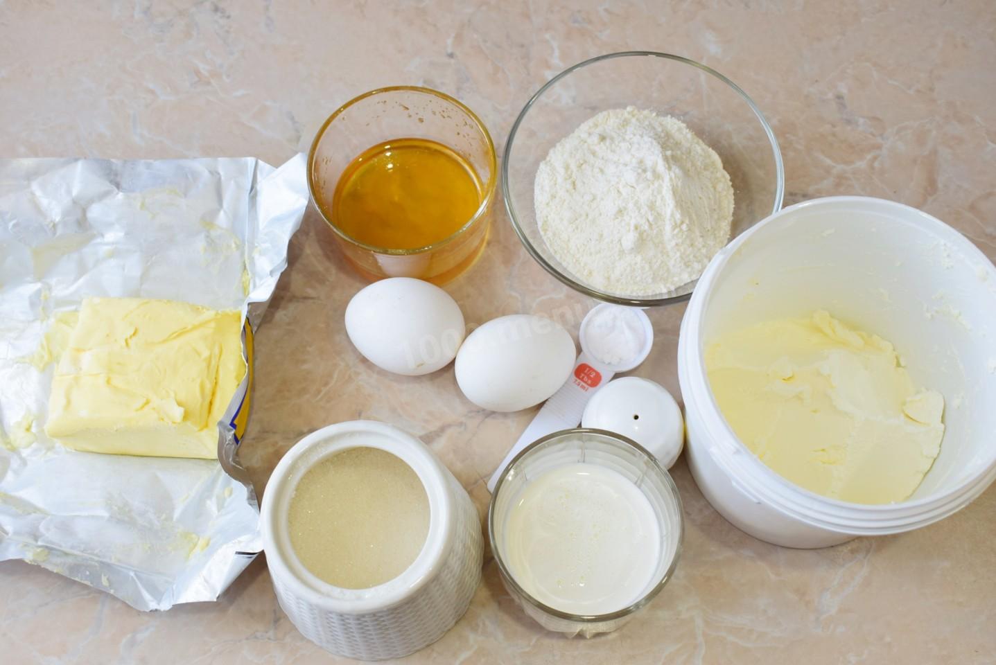 Шаг 1 приготовления Медовые пирожные с кремом