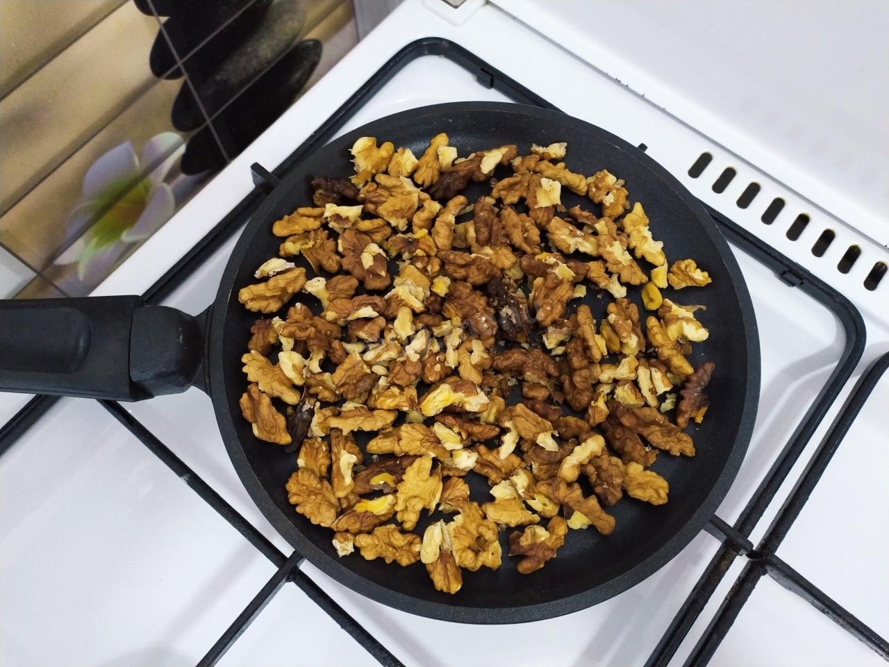 Шаг 2 приготовления Грецкие орехи с медом и лимоном