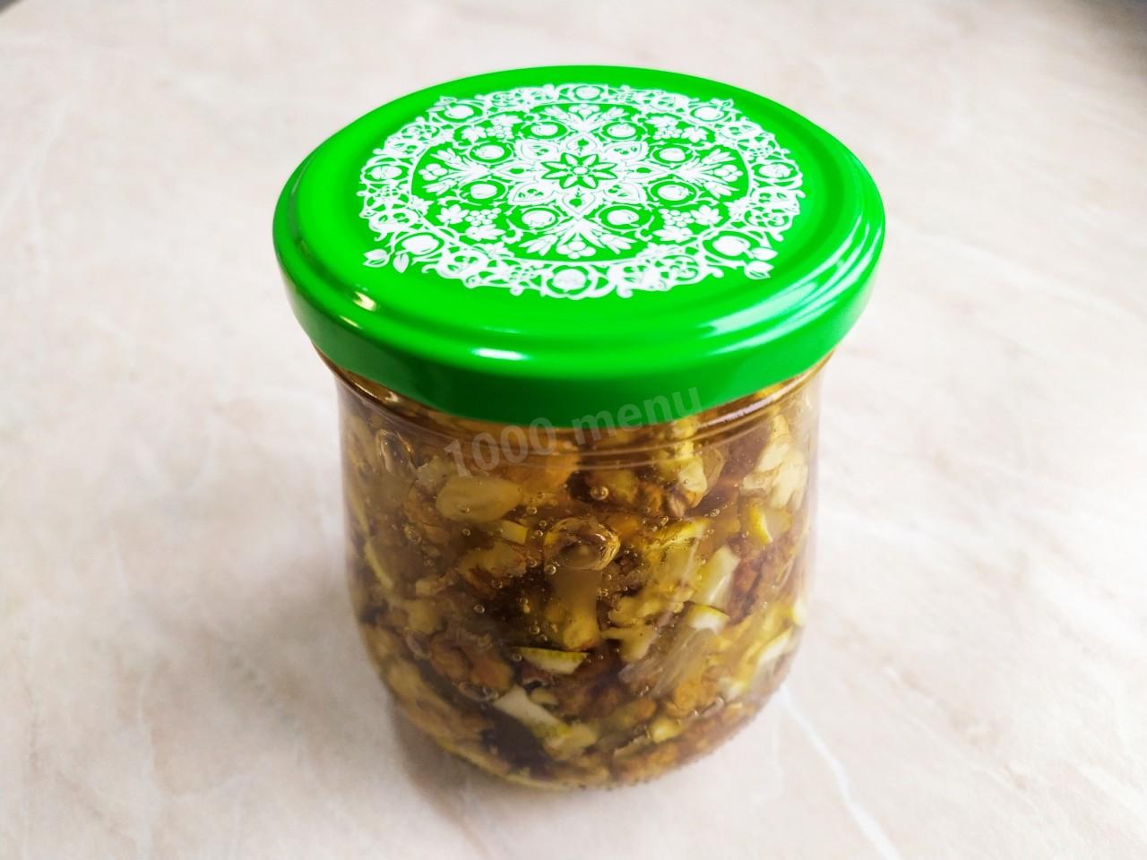 Шаг 8 приготовления Грецкие орехи с медом и лимоном