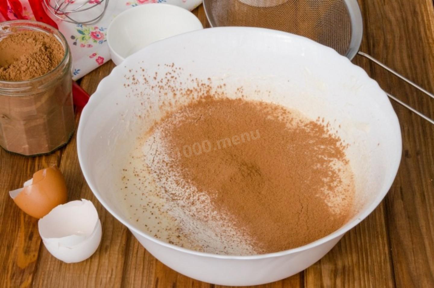 Шаг 4 приготовления Торт с шоколадными подтеками и фруктами