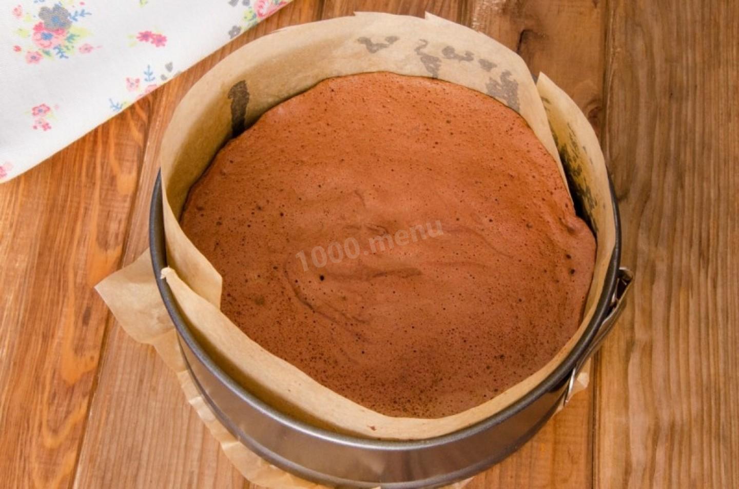 Шаг 7 приготовления Торт с шоколадными подтеками и фруктами