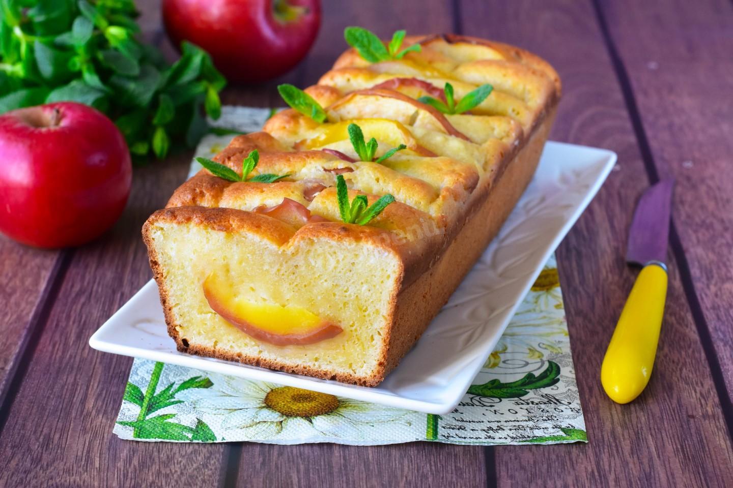 Шаг 9 приготовления Шарлотка с творогом и яблоками в духовке
