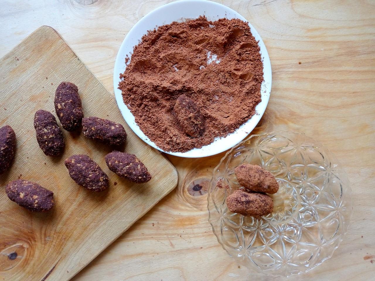 Шаг 8 приготовления Пирожное картошка из печенья без сгущенки
