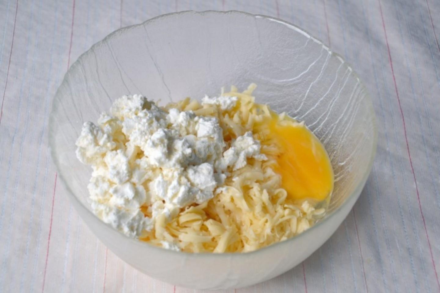 Шаг 6 приготовления Хачапури с творогом и сыром на сковороде
