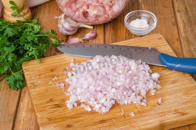 Шаг 10 приготовления Самса с курицей из слоеного теста