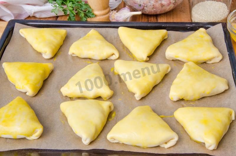 Шаг 17 приготовления Самса с курицей из слоеного теста