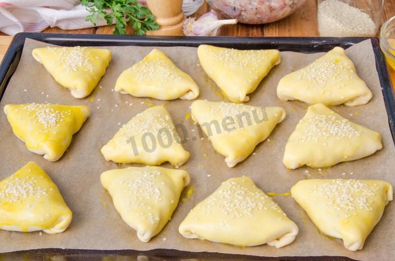Шаг 18 приготовления Самса с курицей из слоеного теста