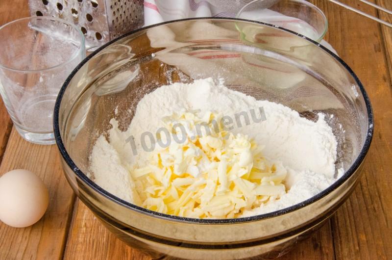 Шаг 3 приготовления Самса с курицей из слоеного теста
