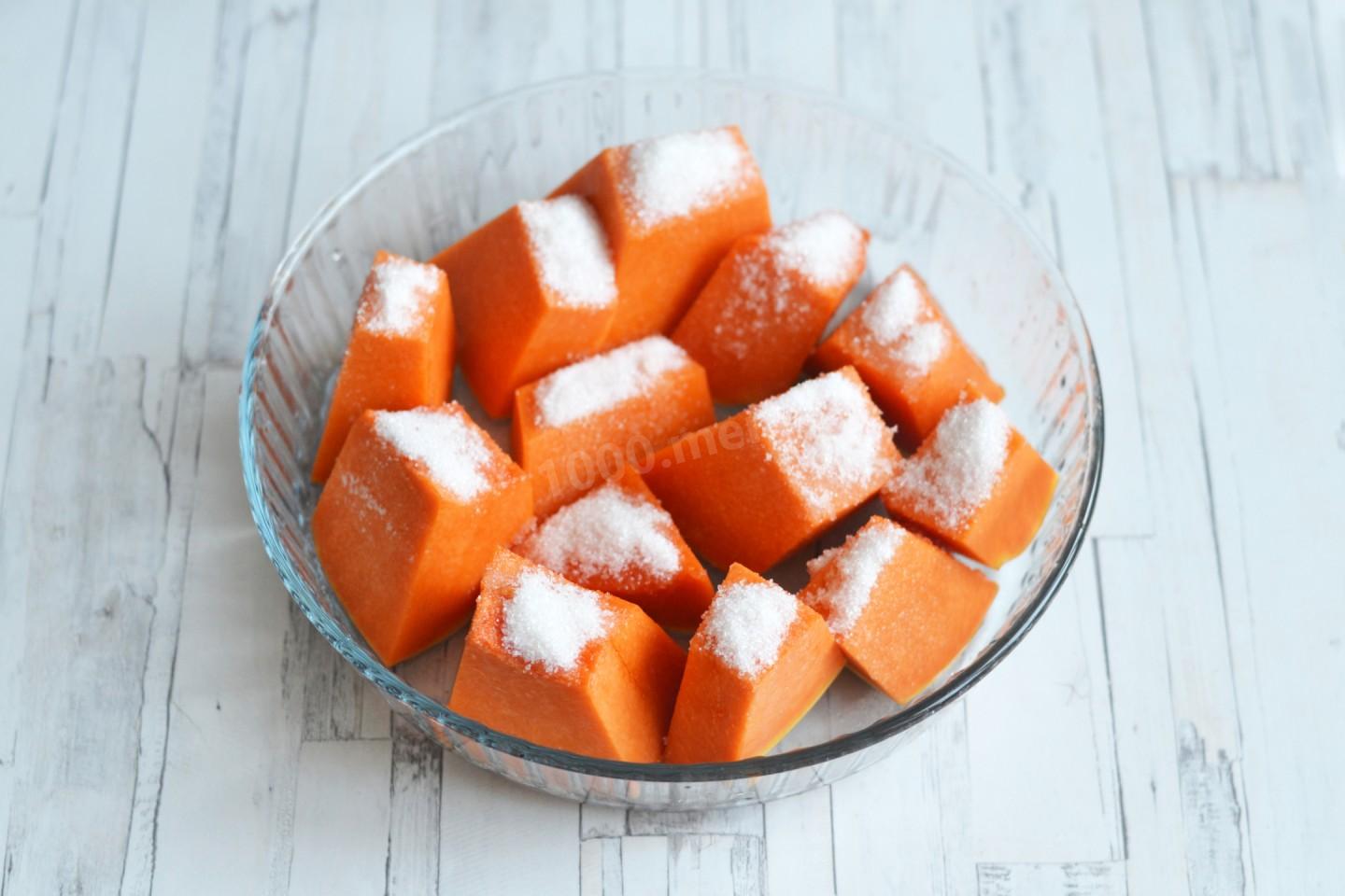Шаг 5 приготовления Карамелизованная тыква кусочками с сахаром запеченная в духовке