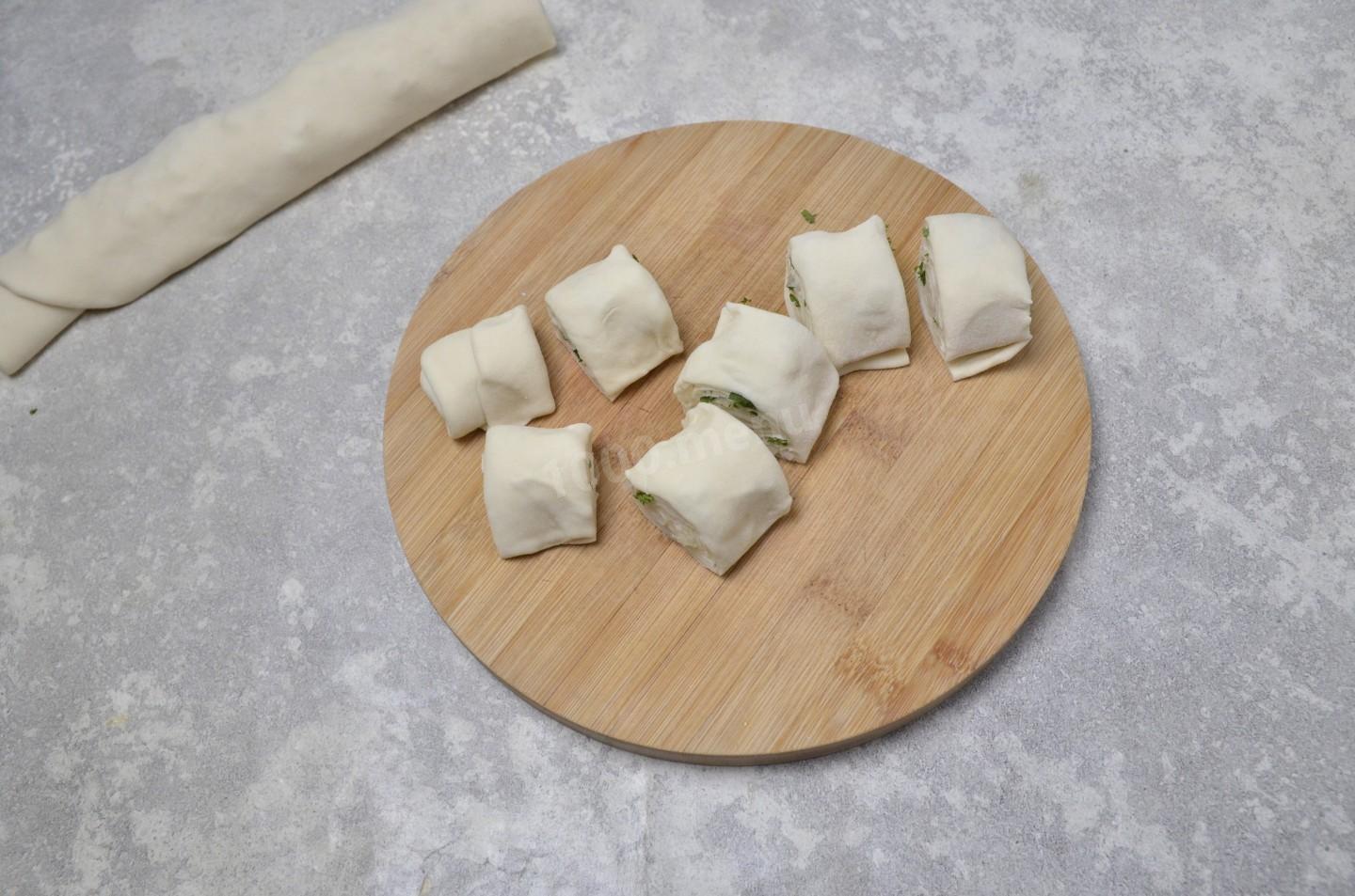 Шаг 10 приготовления Лепешки с луком на сковороде