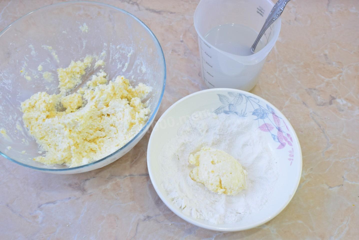 Шаг 6 приготовления Сырники из творога с рисовой мукой