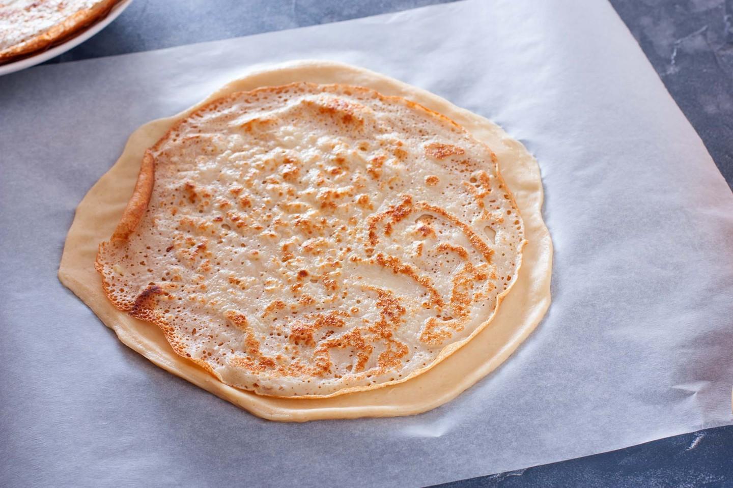 Шаг 11 приготовления Курник классический с курицей и картошкой и блинами