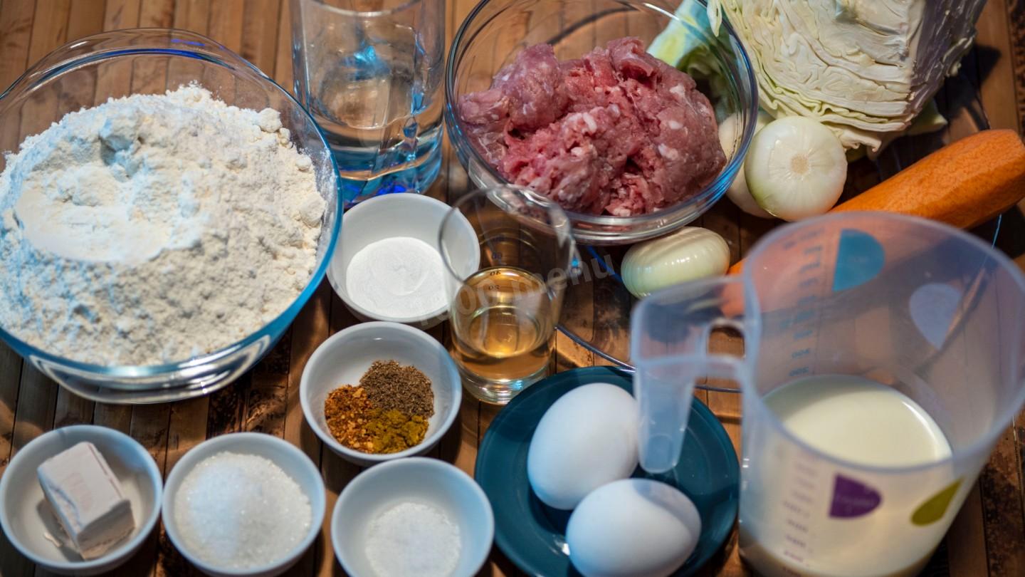 Шаг 1 приготовления Пирожки с капустой мясом в духовке