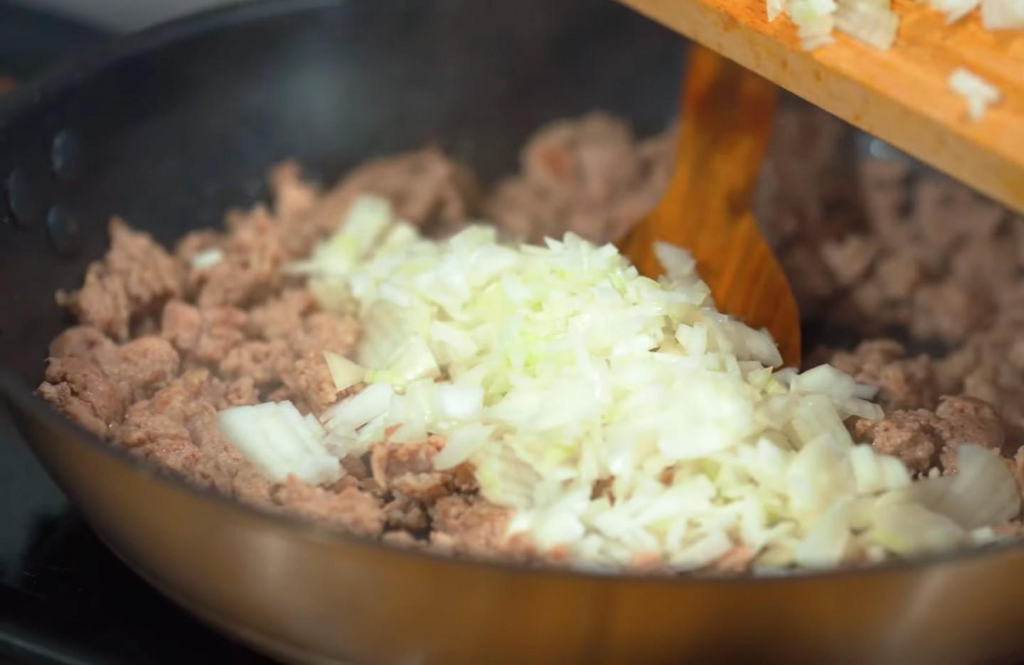 Шаг 20 приготовления Пирожки с капустой мясом в духовке