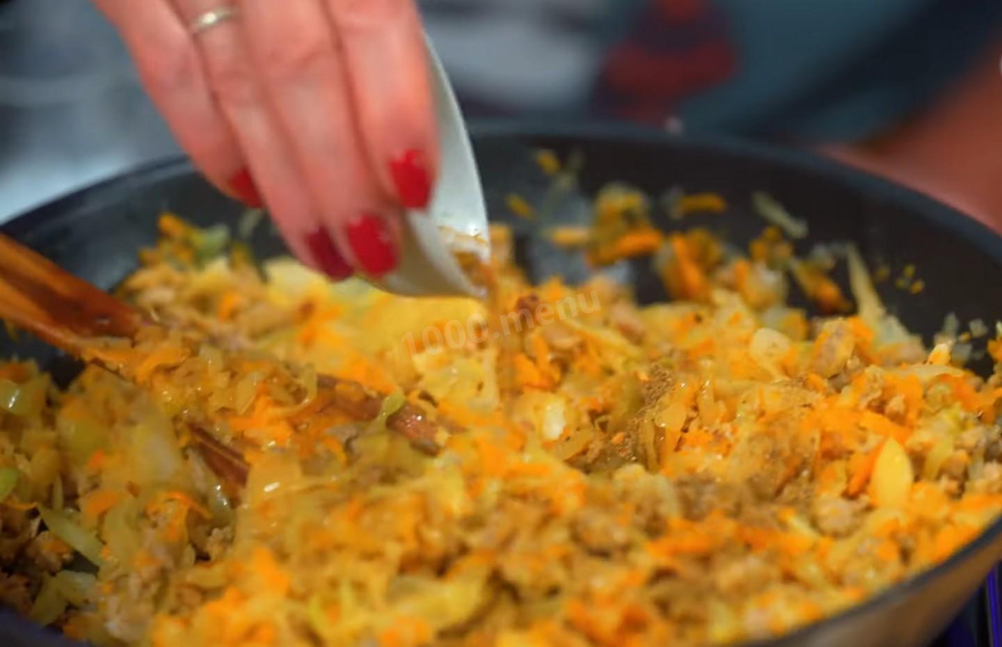Шаг 28 приготовления Пирожки с капустой мясом в духовке