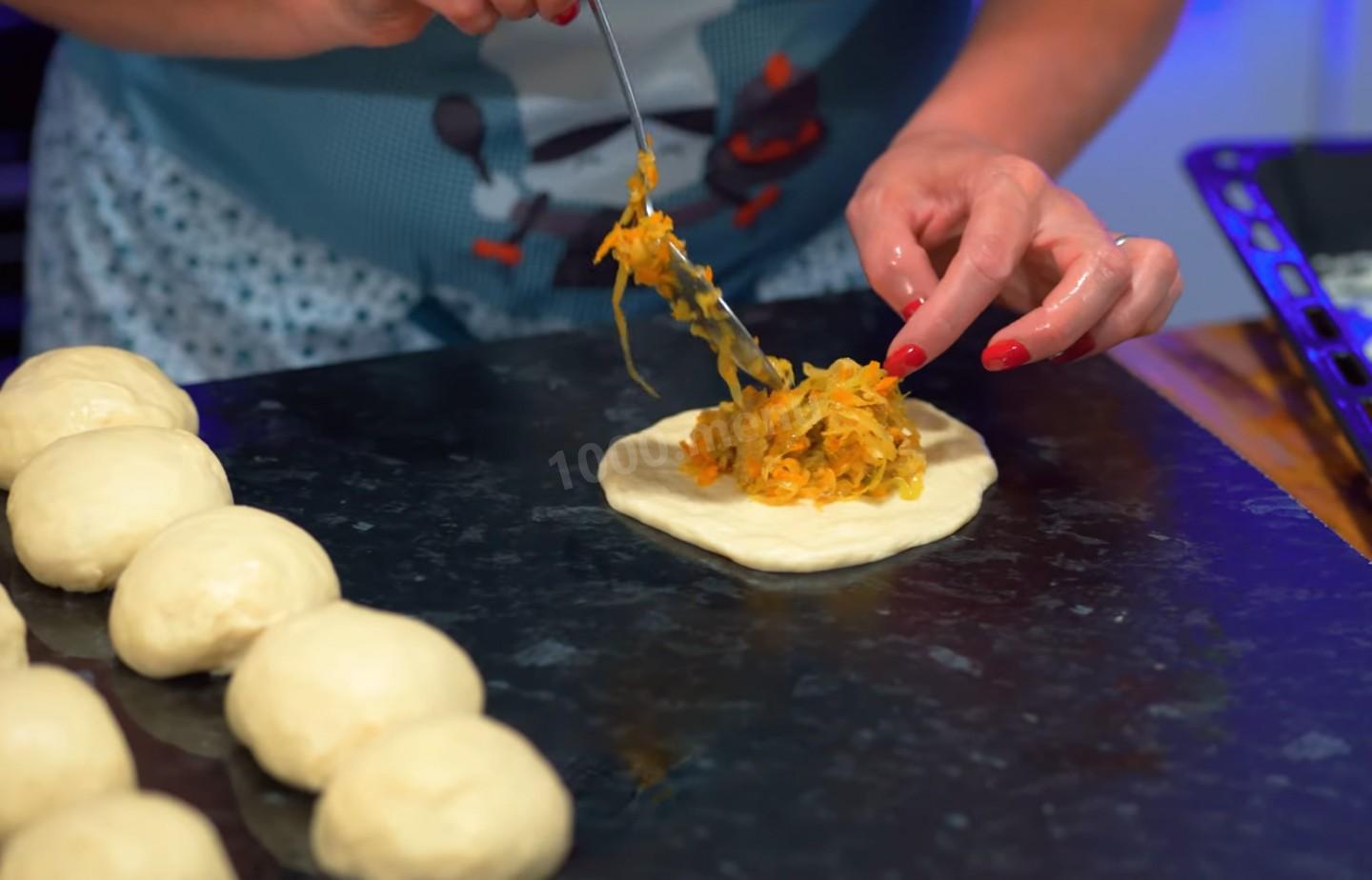 Шаг 32 приготовления Пирожки с капустой мясом в духовке