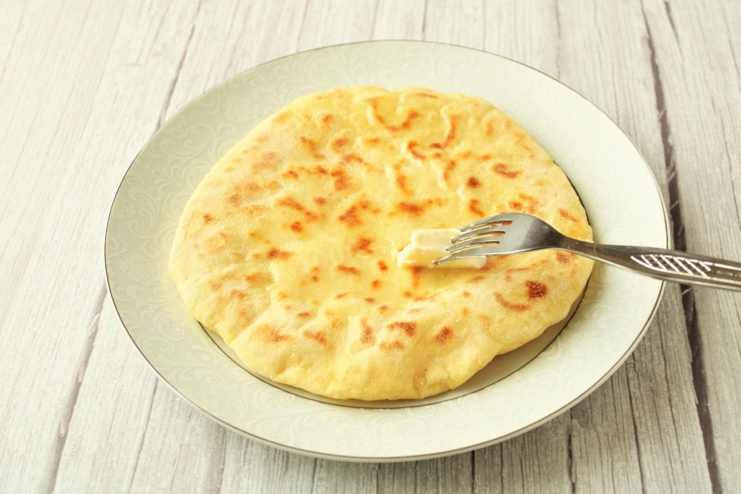 Шаг 21 приготовления Хычины с картошкой и сыром