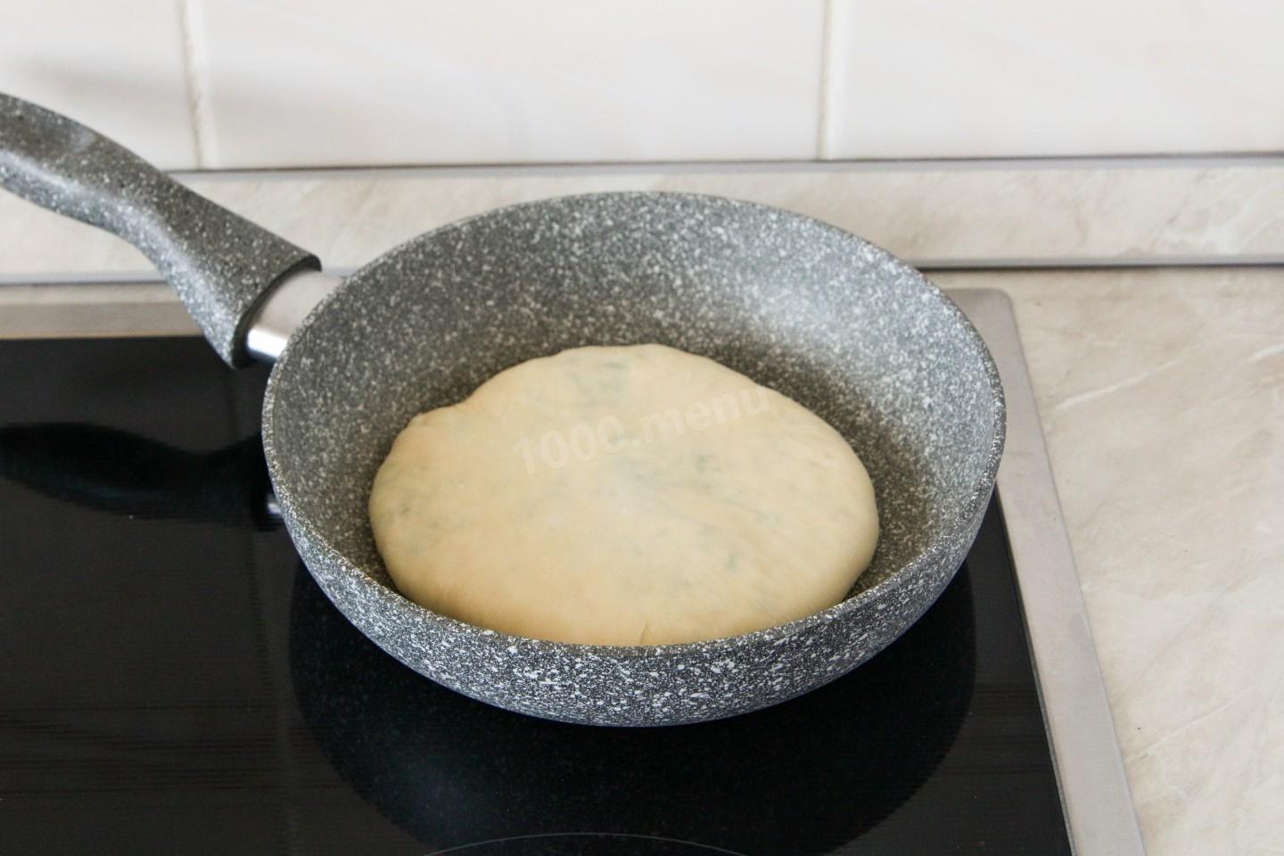 Шаг 18 приготовления Лепешки с сыром и зеленью на сковороде