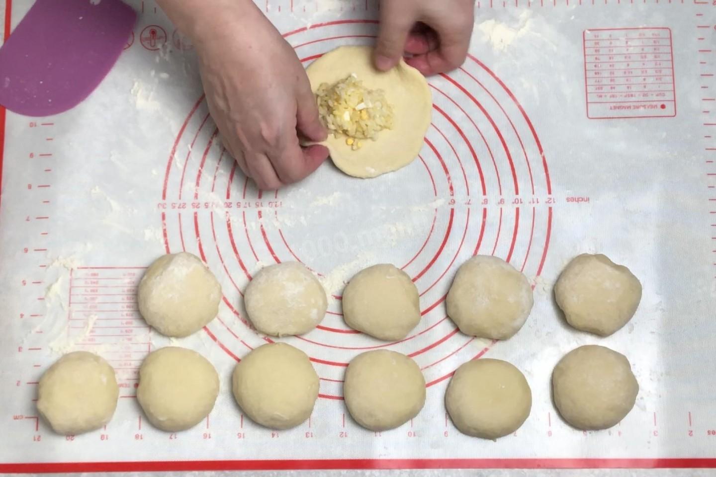 Шаг 19 приготовления Пирожки с рисом и яйцом в духовке