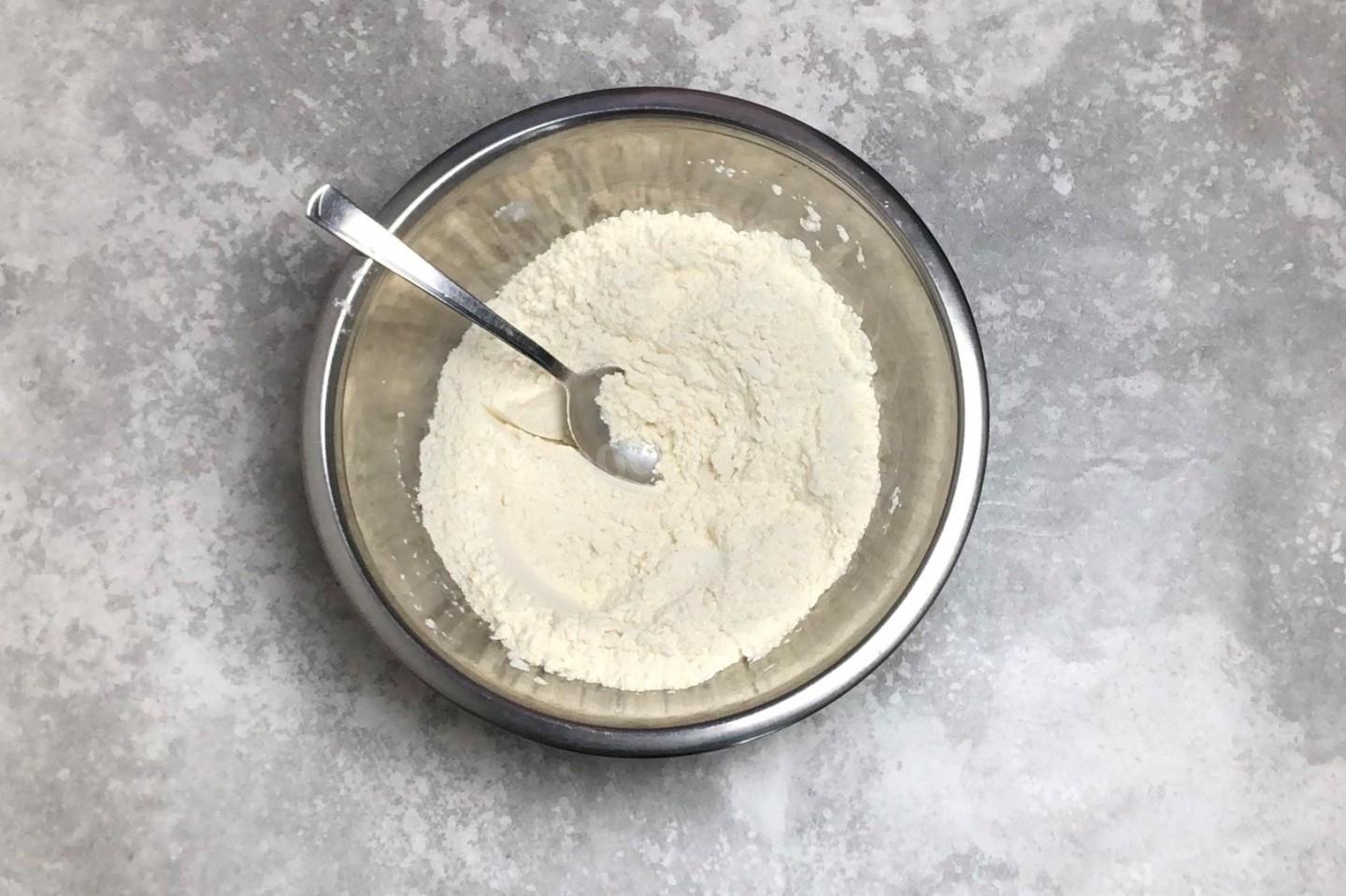 Шаг 5 приготовления Пирожки с рисом и яйцом в духовке