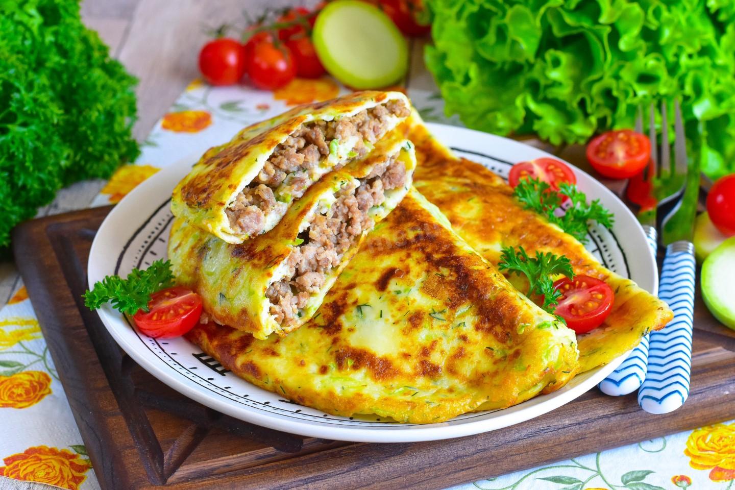 Обложка рецепта Чебуреки из кабачков с мясным фаршем