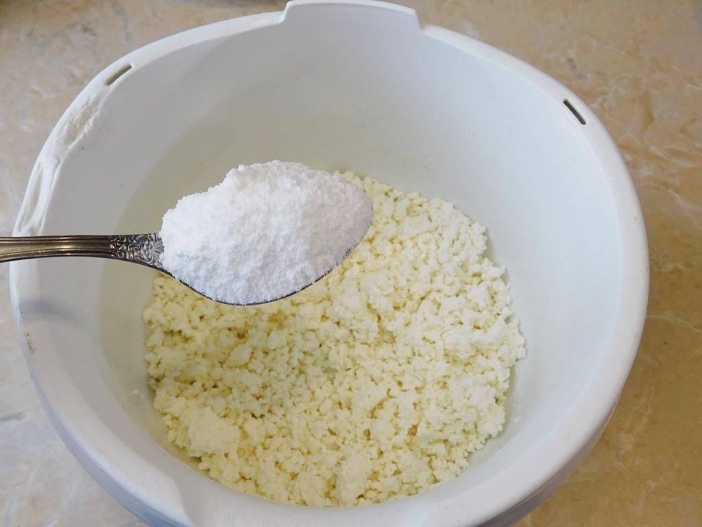 Шаг 2 приготовления сырники из творога без яиц на сковороде