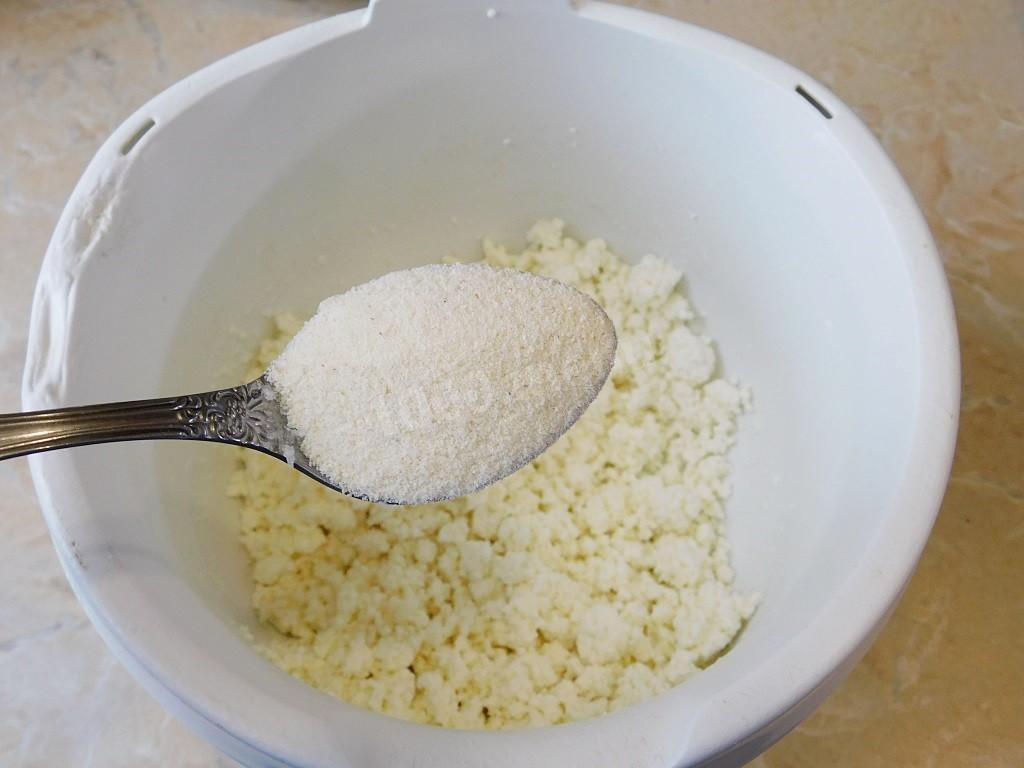 Шаг 3 приготовления сырники из творога без яиц на сковороде